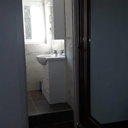 La Ginestra לינה וארוחת בוקר 4*